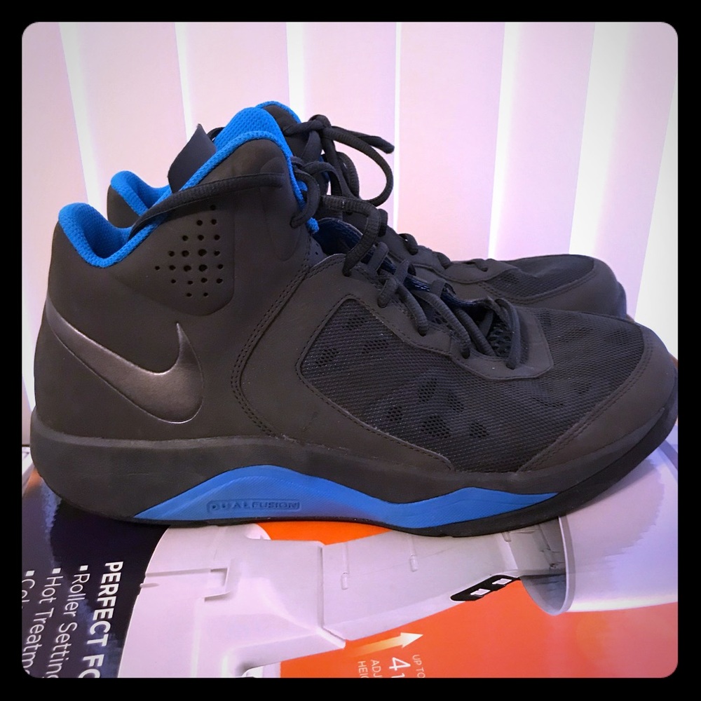 Nike Dual Fusion Basketball shoes